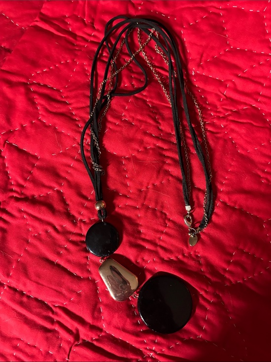 Jewelry - Black and Gold Pendant Necklace